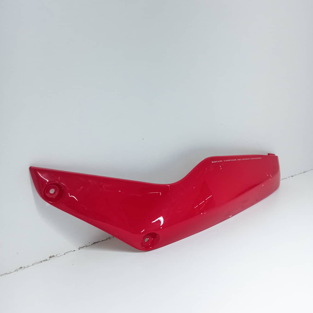 Flanc de selle gauche Ducati 600 SS carbu